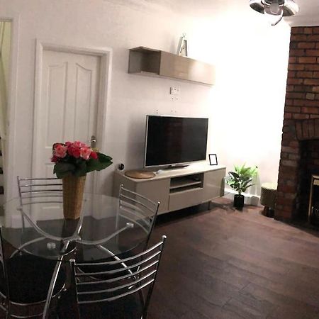 Home On Hamill Street Белфаст Екстериор снимка